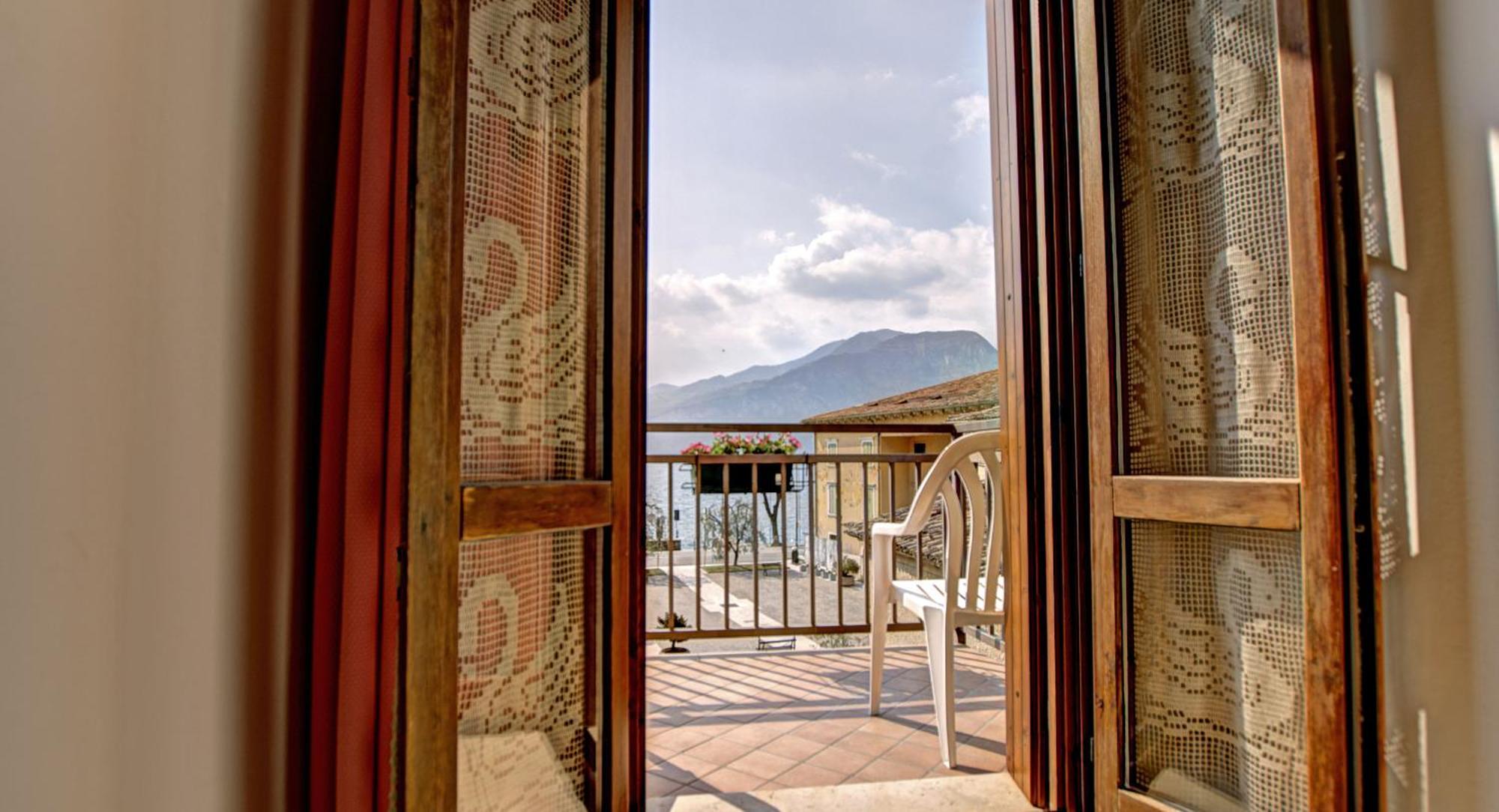 Albergo Casa Este Brenzone sul Garda Exterior photo